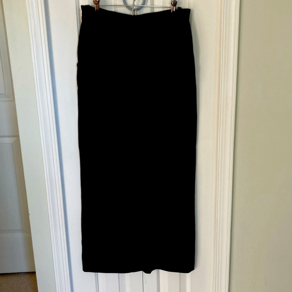Jones New York black sheath skirt, 4 pockets, size 10
